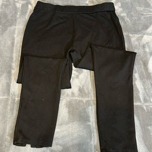 We love Bella L black leggings